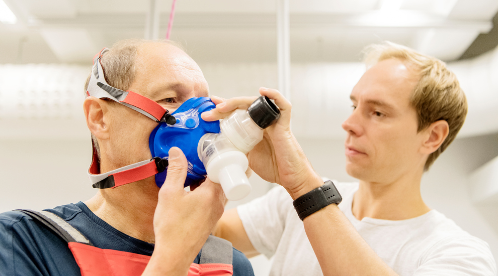 Scientists help man put on a breathing mask