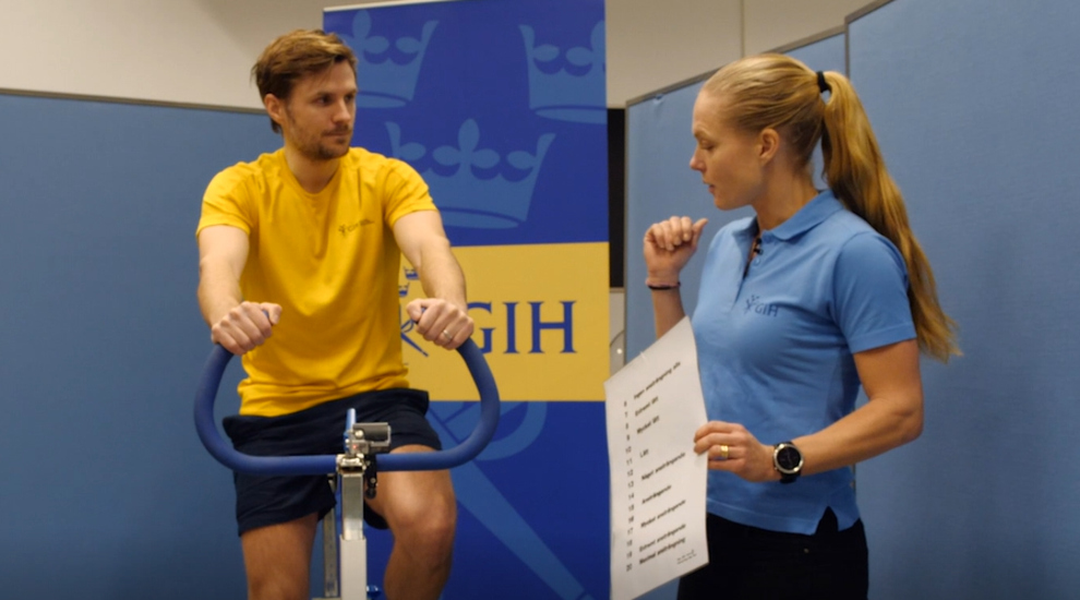 Elin Ekblom-Bak demonstrates tests for men on an exercise bike